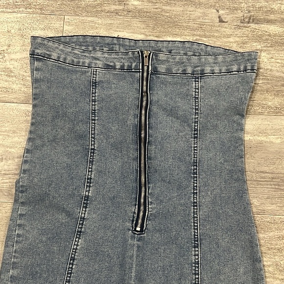 Light Wash Sleeveless Denim Dress with Raw Hem - Picture 9 of 10